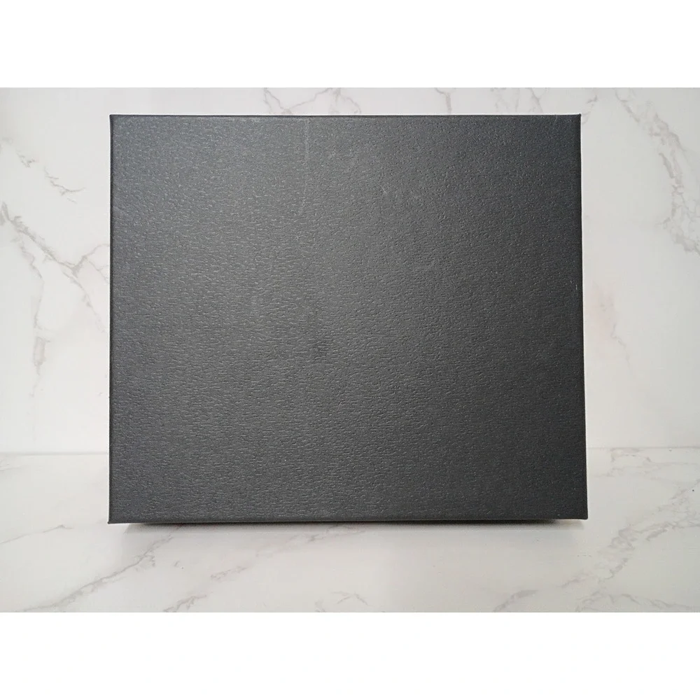 GUCCI Vintage Smooth Black Leather Unisex Bi-Fold Wallet w/ G-Clasp